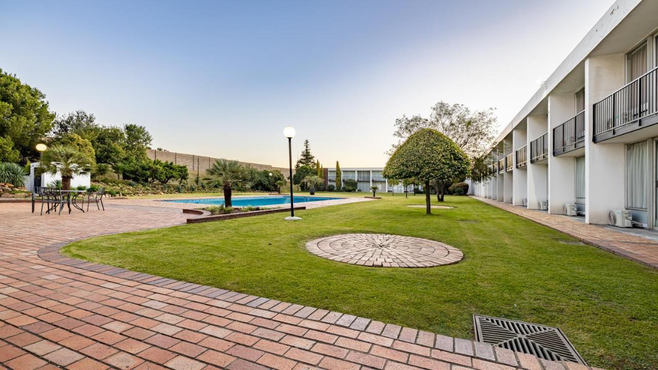 African Sky Harrismith Inn Екстериор снимка