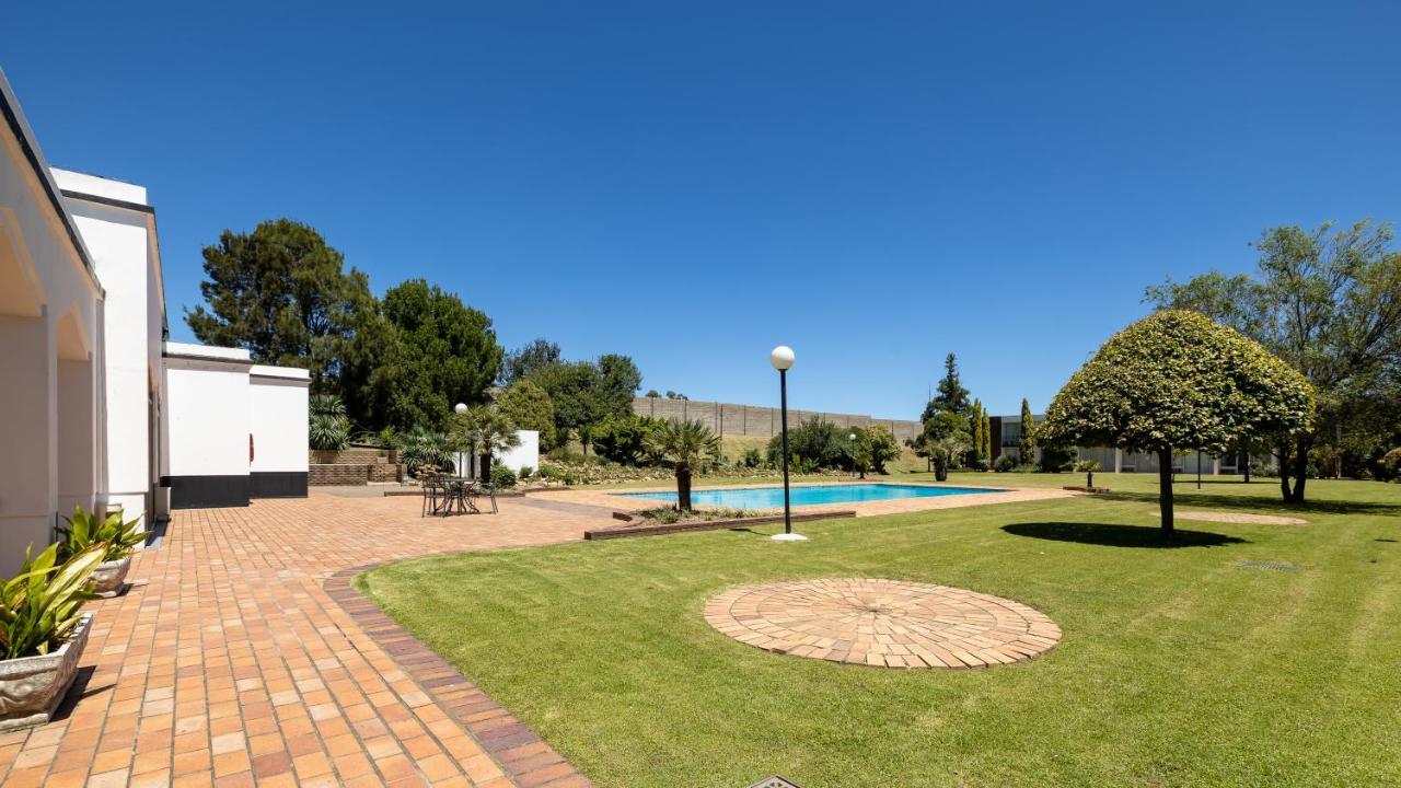 African Sky Harrismith Inn Екстериор снимка